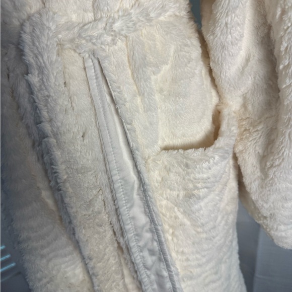 Soma Cream Plush Robe Cozy Intimates - Picture 6 of 8